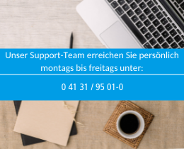 Blick von oben auf einen Schreibtisch mit Laptop, Notizbüchern und Kaffeetasse, quer darüber ein blauer Balken mit der Telefonnummer des allegro-OEB-Supportteams